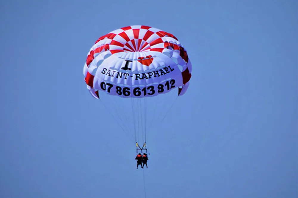 Parachute ascensionnel à Fréjus – Saint-Raphaël